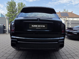 2026 Rolls-Royce Cullinan Black Badge I Рестайлинг (Series II), зелёный, 77000000 рублей, вид 4