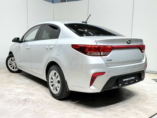 2017 Kia Rio IV, серебристый, 1350000 рублей, вид 3