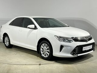 2016 Toyota Camry VII (XV50) Рестайлинг, белый, 1940000 рублей, вид 4