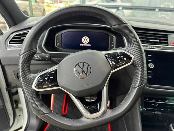 2021 Volkswagen Tiguan II Рестайлинг, белый, 4200000 рублей - вид 11