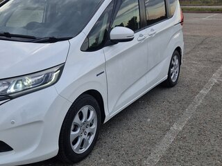 2016 Honda Freed+ II, белый, 1400000 рублей, вид 3