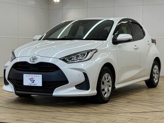 2022 Toyota Yaris IV, белый, 993000 рублей, вид 1