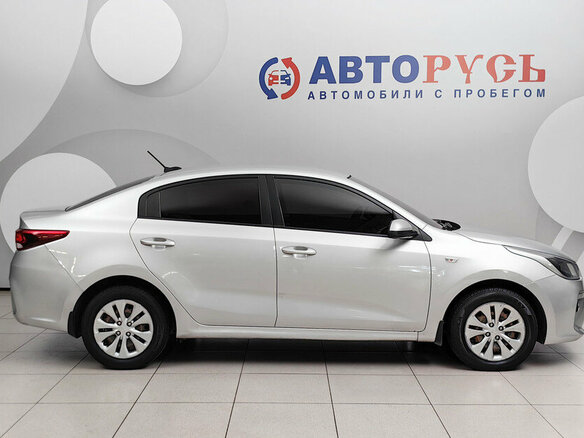 2017 Kia Rio IV, серебристый, 1099000 рублей - вид 4