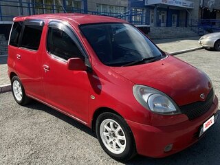 1999 Toyota FunCargo, красный, 500000 рублей, вид 1