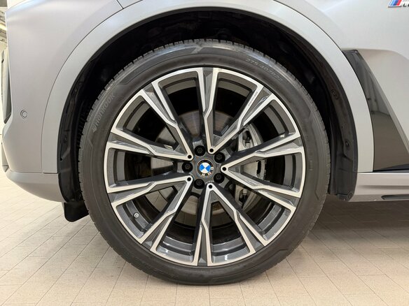 2022 BMW X7 40d I (G07) Рестайлинг, серый, 11900000 рублей - вид 7
