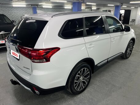 2018 Mitsubishi Outlander III Рестайлинг 2, белый, 1999000 рублей, вид 5