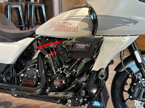 2025 Harley-Davidson CVO Road Glide ST, серебристый, 5250000 рублей - вид 14