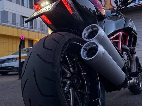 2011 Ducati Diavel Carbon, красный, 1200000 рублей, вид 1