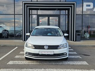 2017 Volkswagen Jetta VI Рестайлинг, белый, 897000 рублей, вид 2