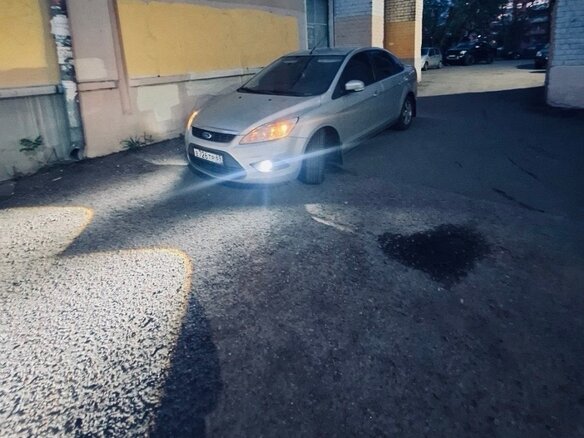 2010 Ford Focus II Рестайлинг, серебристый, 470000 рублей - вид 6