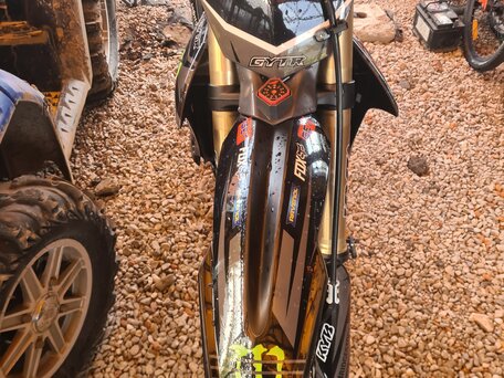 2024 Yamaha YZ450F, чёрный, 680000 рублей, вид 3