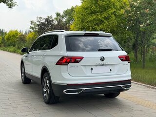 2022 Volkswagen Tiguan II Рестайлинг, белый, 1790000 рублей, вид 4