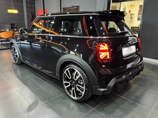 2023 Mini Hatch Cooper S III (F55/F56) Рестайлинг 2, чёрный, 5490000 рублей, вид 3