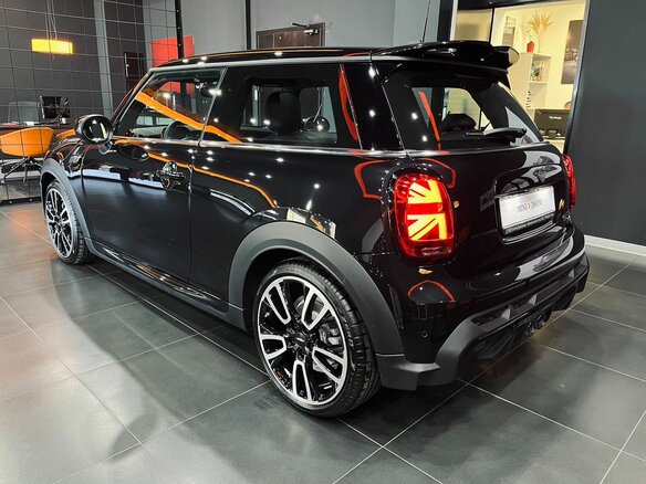 2023 Mini Hatch Cooper S III (F55/F56) Рестайлинг 2, чёрный - вид 2