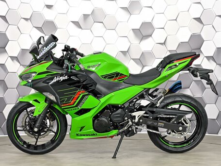2024 Kawasaki Ninja 400, зелёный, 677000 рублей, вид 4