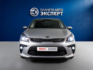 2017 Kia Rio IV, серебристый, 1270000 рублей, вид 2