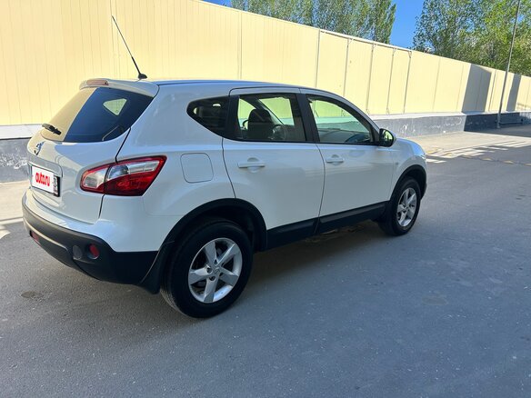 2010 Nissan Qashqai I Рестайлинг, белый, 970000 рублей - вид 5
