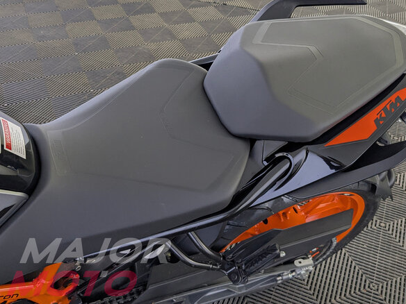2022 KTM 390 Duke, чёрный - вид 9