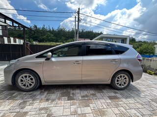 2019 Toyota Prius Alpha I (ZVW40/41) Рестайлинг, серебристый, 2000000 рублей, вид 3