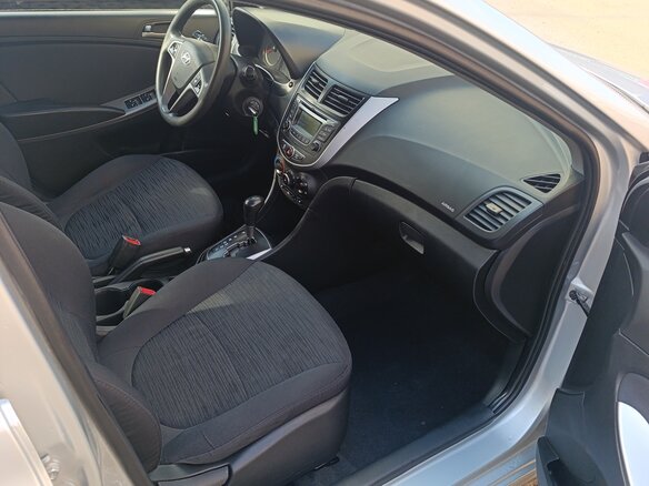 2016 Hyundai Solaris I Рестайлинг, серебристый, 820000 рублей - вид 12