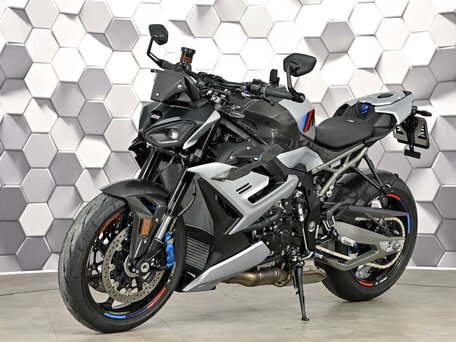 2025 BMW M 1000 R, серебристый, 2900000 рублей, вид 2