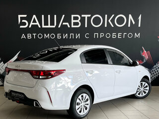 2021 Kia Rio IV Рестайлинг, белый, 1530000 рублей, вид 5