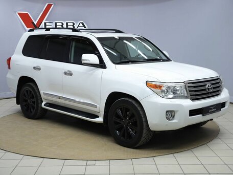 2013 Toyota Land Cruiser 200 Series Рестайлинг 1, белый, 3350000 рублей, вид 3