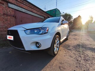 2010 Mitsubishi Outlander II Рестайлинг, белый, 800000 рублей, вид 4