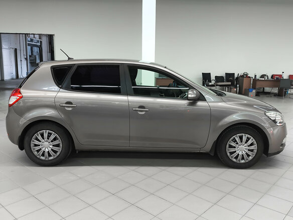2010 Kia Ceed I Рестайлинг, бежевый, 587000 рублей - вид 4