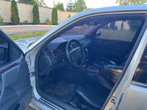 2000 Mercedes-Benz E-Класс 240 II (W210, S210) Рестайлинг, белый, 750000 рублей - вид 9