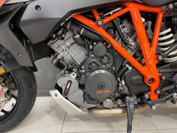 2017 KTM 1290 Super Duke GT, чёрный, 990000 рублей - вид 9
