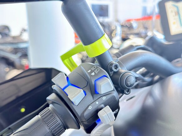 2025 QJMotor SVT 650 X, жёлтый, 729000 рублей - вид 13