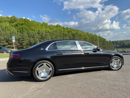 2025 Mercedes-Benz Maybach S-Класс 580 II (Z223), чёрный, 22490000 рублей, вид 3