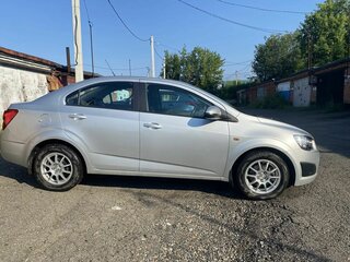 2013 Chevrolet Aveo II, серебристый, 800000 рублей, вид 3