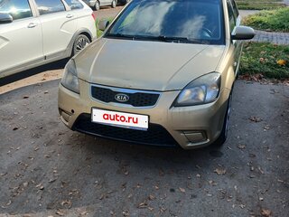 2010 Kia Rio II Рестайлинг, бежевый, 370000 рублей, вид 2