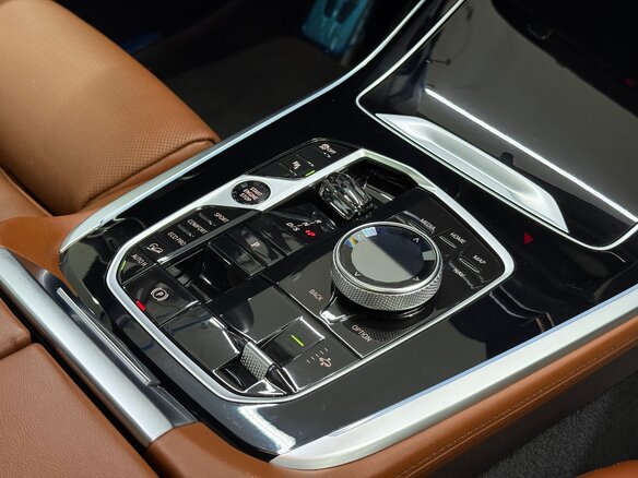 2025 BMW X7 40i I (G07) Рестайлинг, белый - вид 34