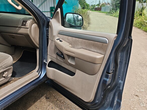 2002 Ford Explorer III, серый, 650000 рублей - вид 27