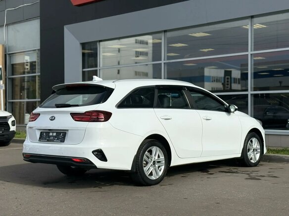 2021 Kia Ceed III, белый - вид 3