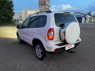 2012 Chevrolet Niva I Рестайлинг, белый, 495000 рублей, вид 3