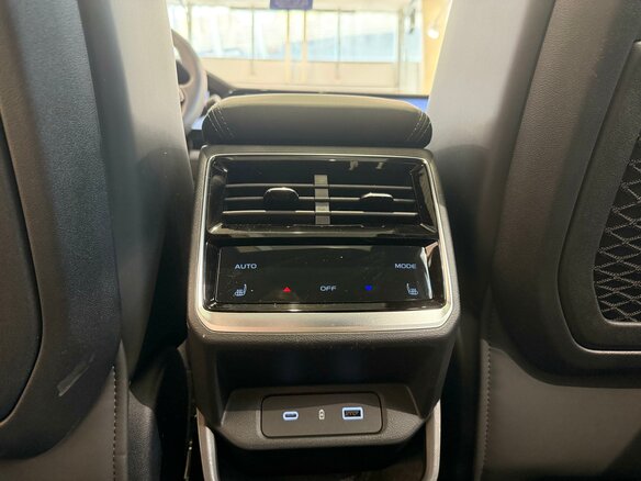 2026 Geely Monjaro I Рестайлинг, белый, 4599990 рублей - вид 16