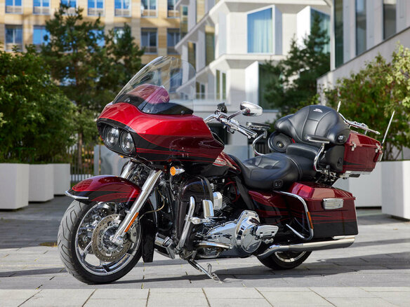 2011 Harley-Davidson CVO Road Glide, красный, 1400000 рублей - вид 4