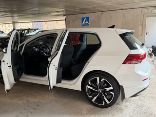 2020 Volkswagen Golf VIII, белый, 2800000 рублей, вид 3