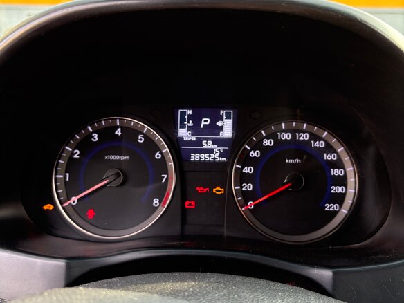 2015 Hyundai Solaris I Рестайлинг, белый, 550000 рублей - вид 12