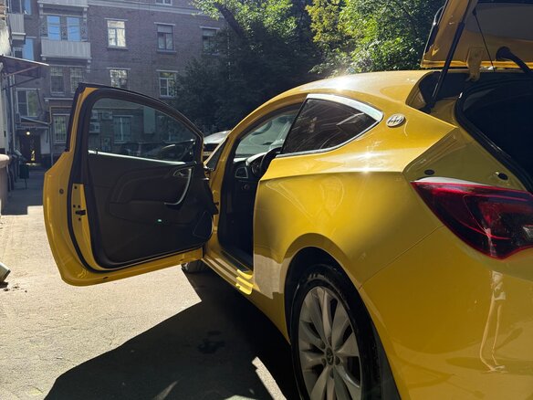2014 Opel Astra GTC J Рестайлинг, жёлтый - вид 6