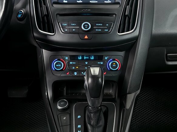 2017 Ford Focus III Рестайлинг, красный, 849000 рублей - вид 11