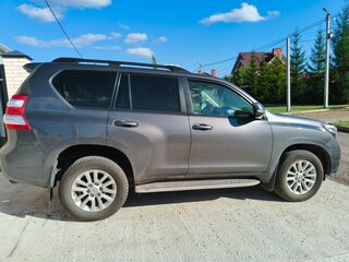 2014 Toyota Land Cruiser Prado 150 Series Рестайлинг 1, серый, 3800000 рублей, вид 4