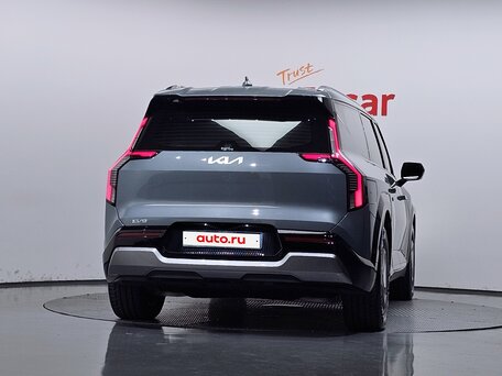 2025 Kia EV9 Long Range, серебристый, 5660000 рублей, вид 4