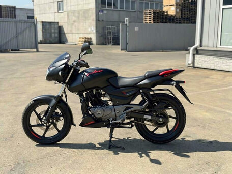 2026 Bajaj Pulsar 180, чёрный, 163500 рублей, вид 2