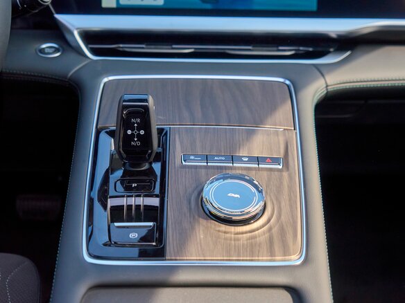 2026 Geely Monjaro I Рестайлинг, белый, 4855990 рублей - вид 27