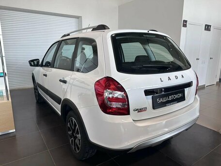 2026 Lada (ВАЗ) Granta Cross I Рестайлинг, белый, 1196000 рублей, вид 5
